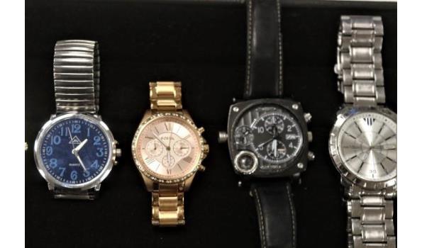 8 diverse horloges w.o. CLUSE, RELIC, FOSIL, SECTOR